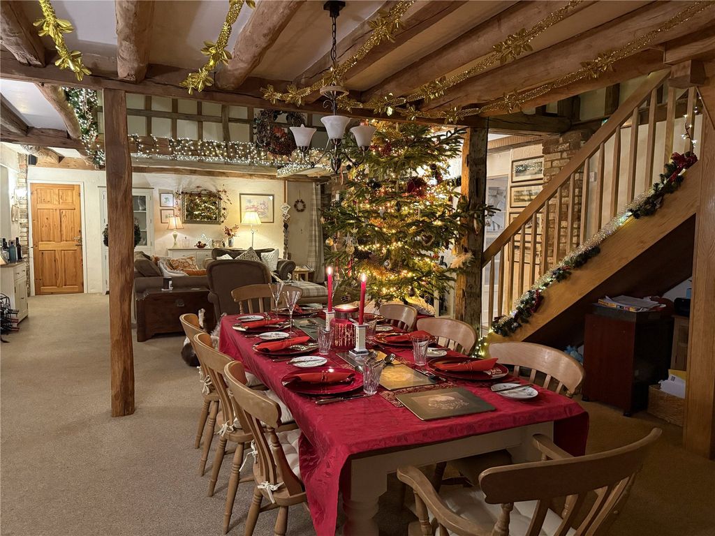 Property photo 2 of 39 House Partnership