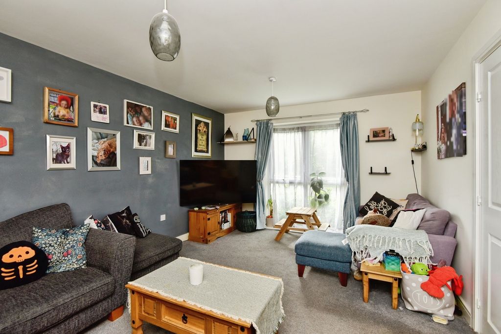 Property photo 2 of 21 Pbox-Img.Jpg