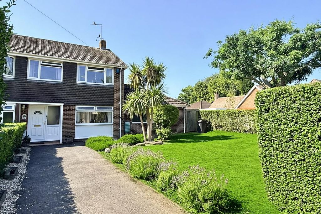 Property photo 1 of 20 4 Bedroom Semi-Detached House