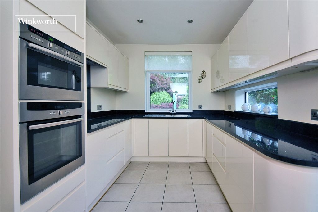 Property photo 3 of 21 Picture No. 34