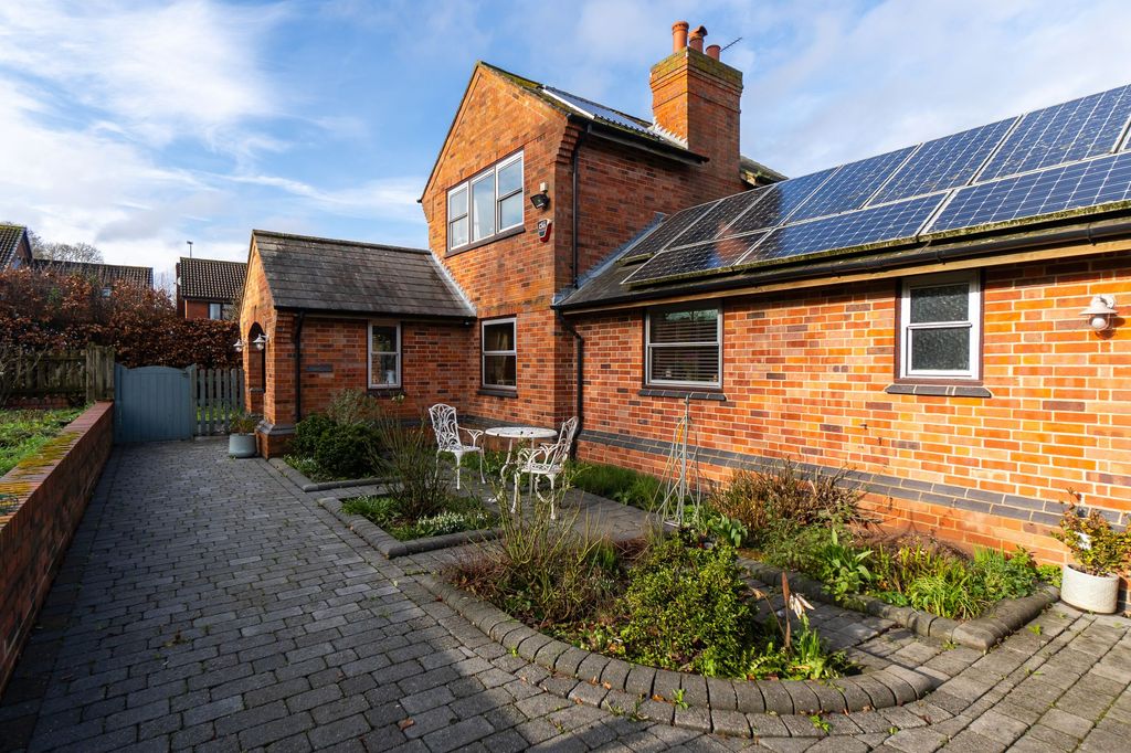 Property photo 3 of 43