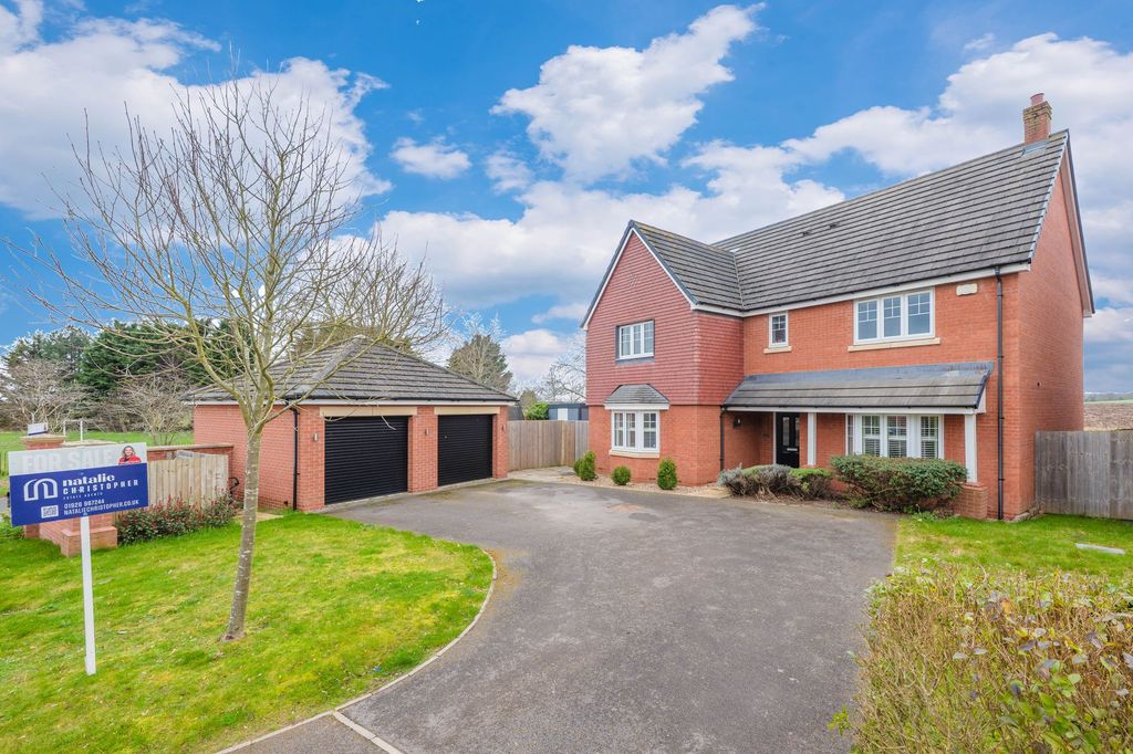 Property photo 1 of 32