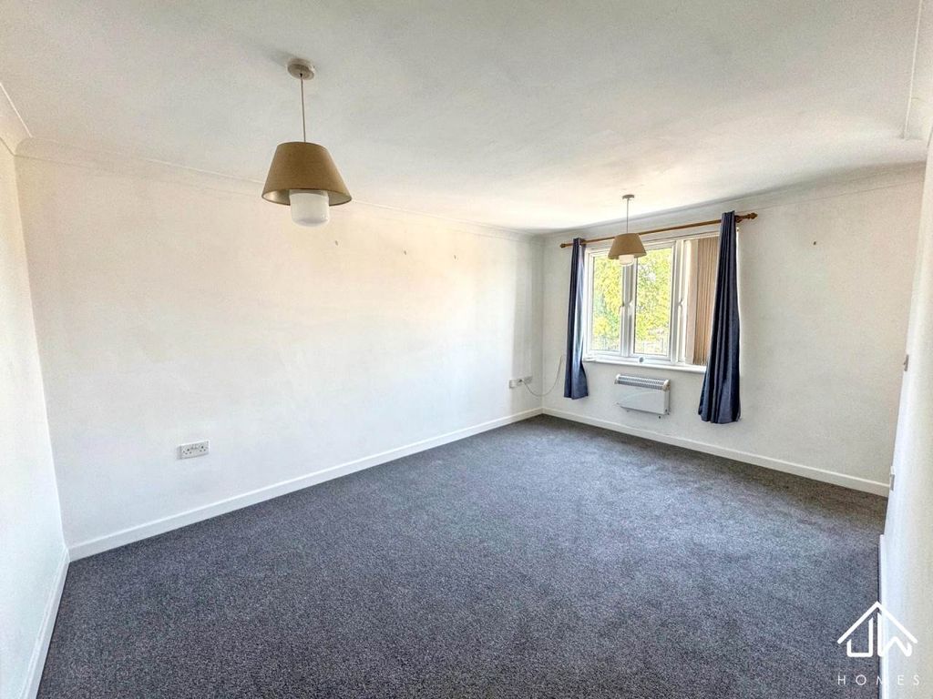 Property photo 2 of 8 Xveo8941