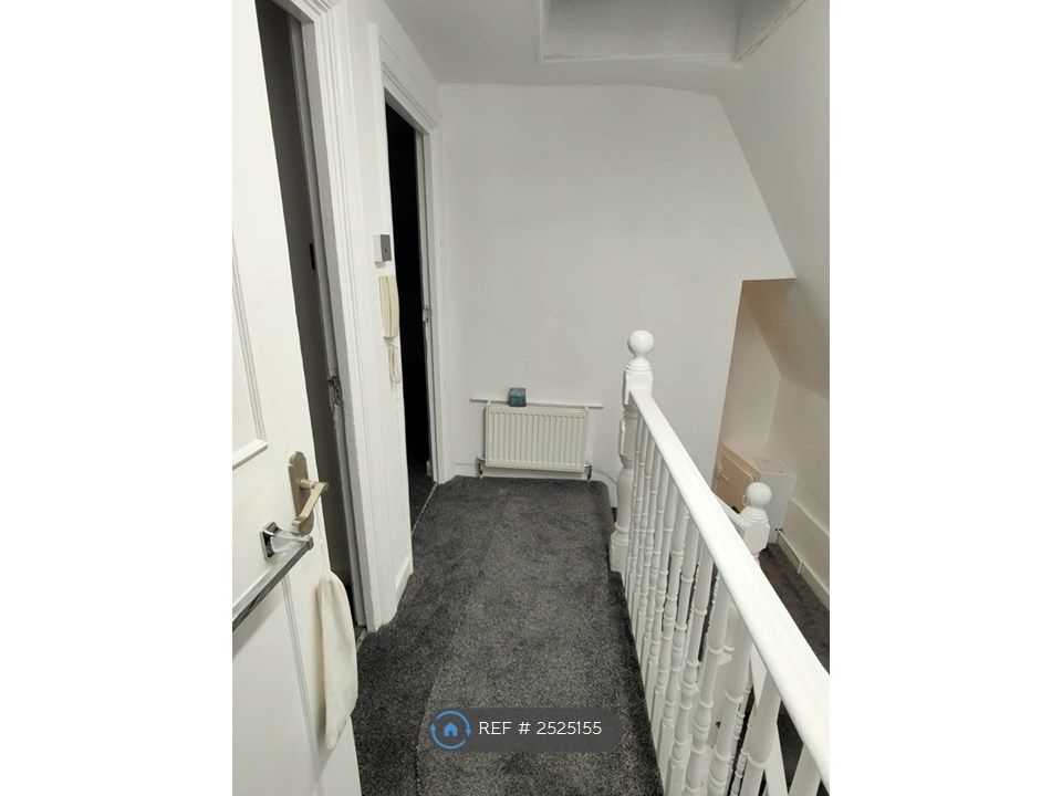 Property photo 2 of 7 Landing