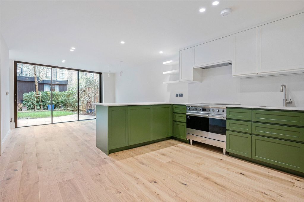 Property photo 2 of 31 Kitchen/Dining