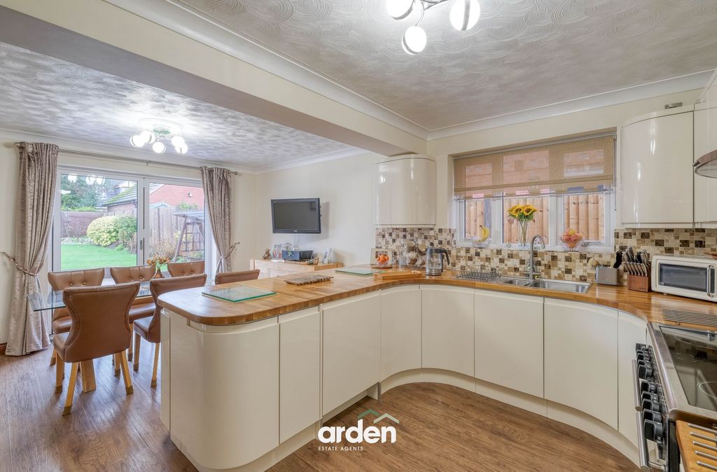 Property photo 2 of 23