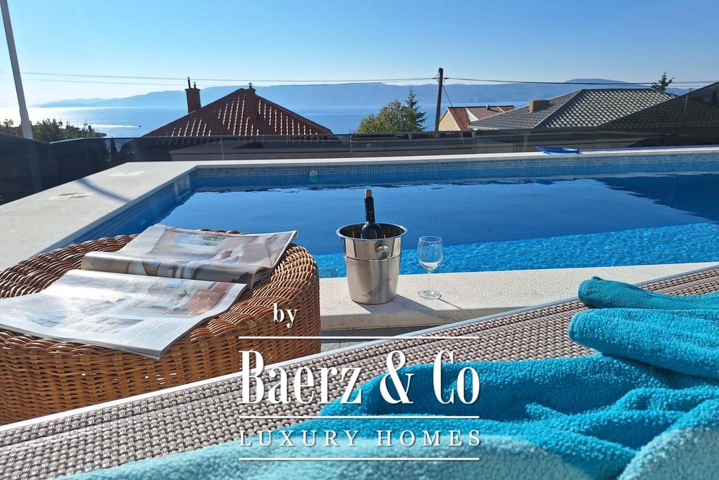 Property photo 2 of 35