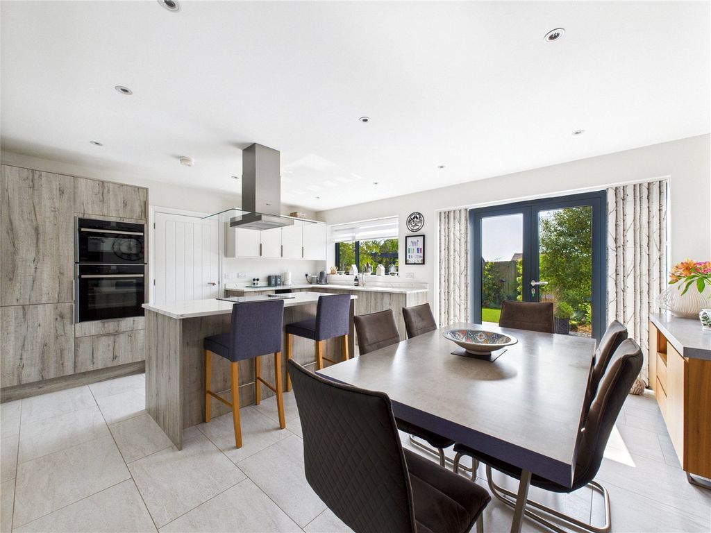 Property photo 3 of 25 Picture No. 28