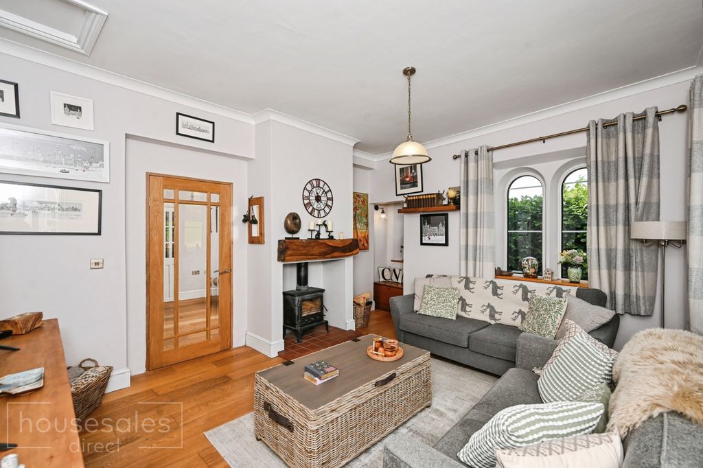 Property photo 2 of 9