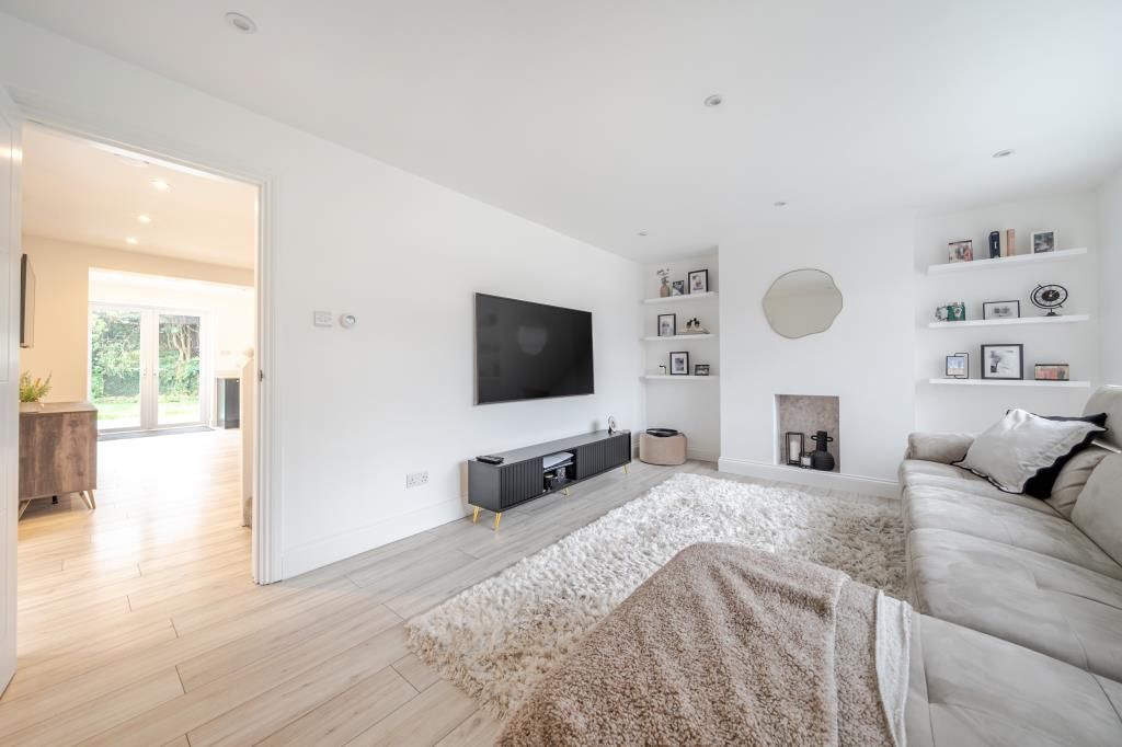 Property photo 3 of 18 Living Room