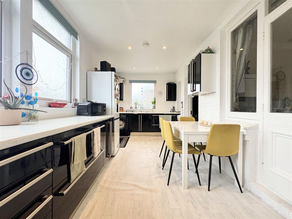 Property photo 2 of 32 Kitchen Diner