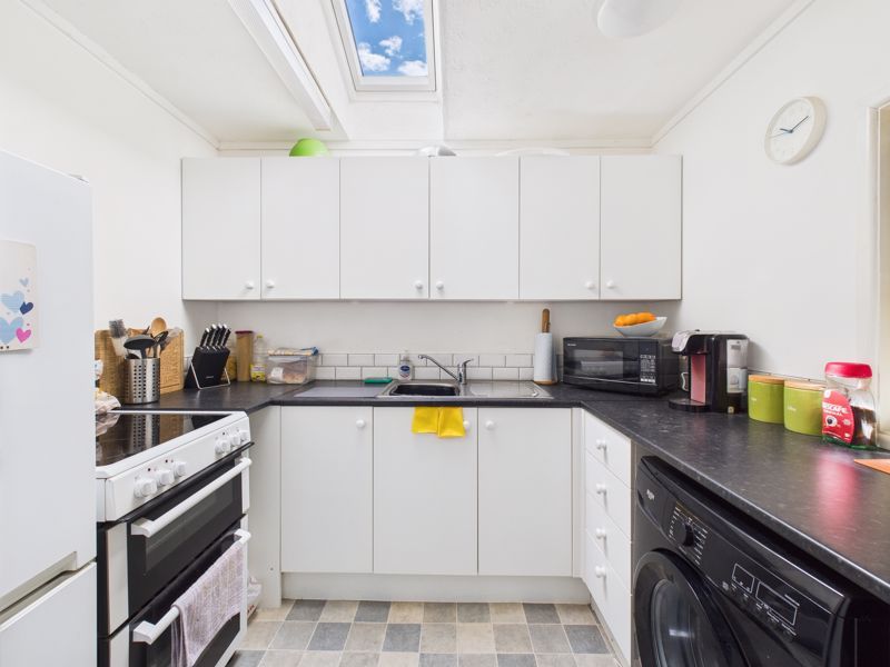 Property photo 3 of 10 Kitchen