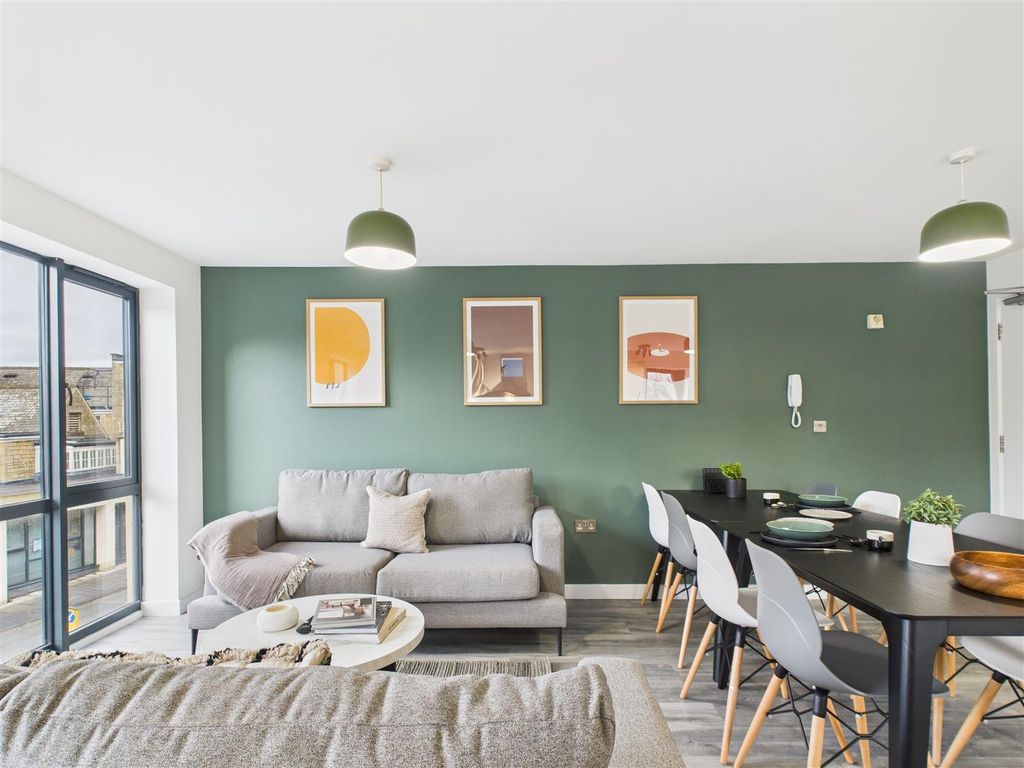 Property photo 2 of 27 Cam02131G0-Pr0144-Still008.Jpg