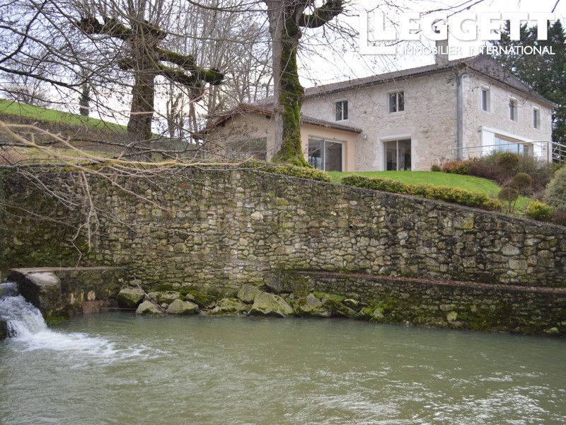 Property photo 1 of 10