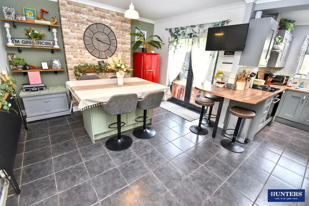 Property photo 3 of 21 Kitchen