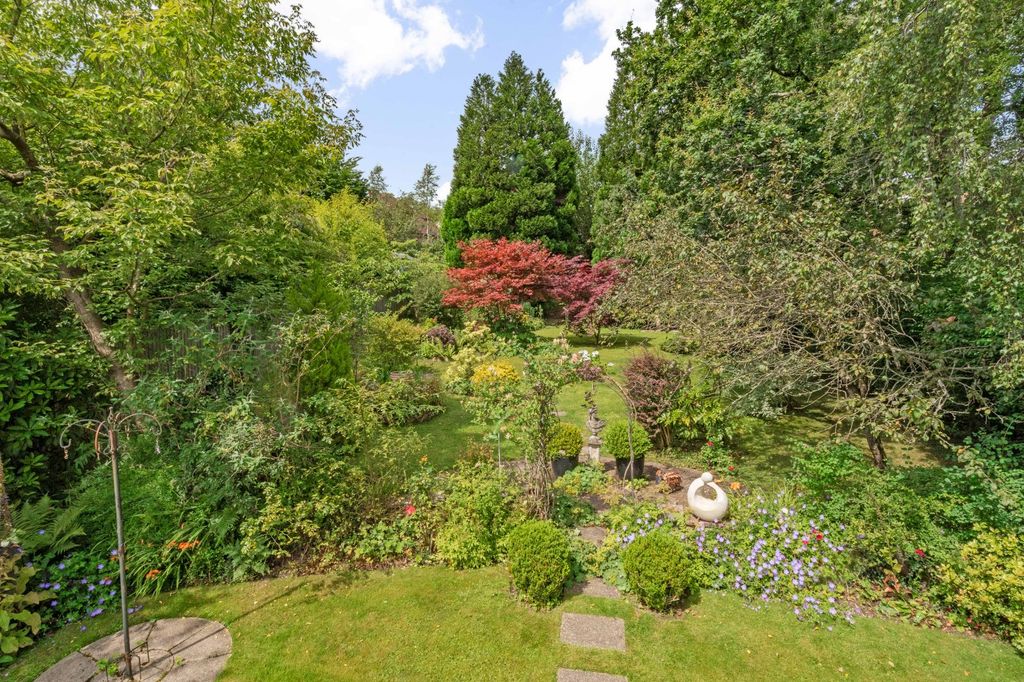 Property photo 2 of 19 Garden
