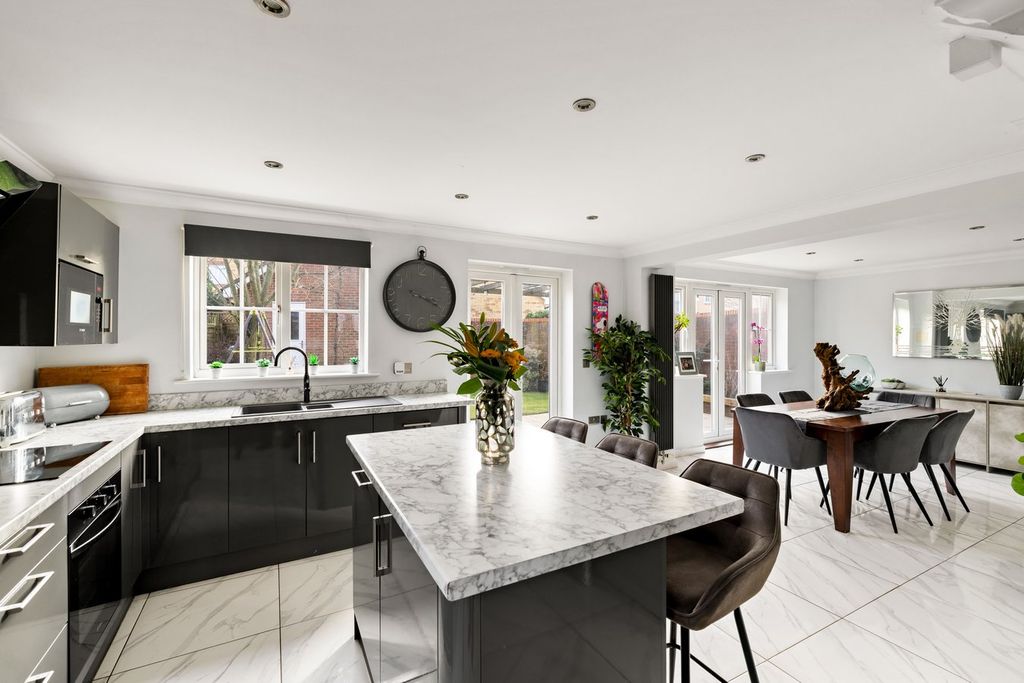 Property photo 3 of 23