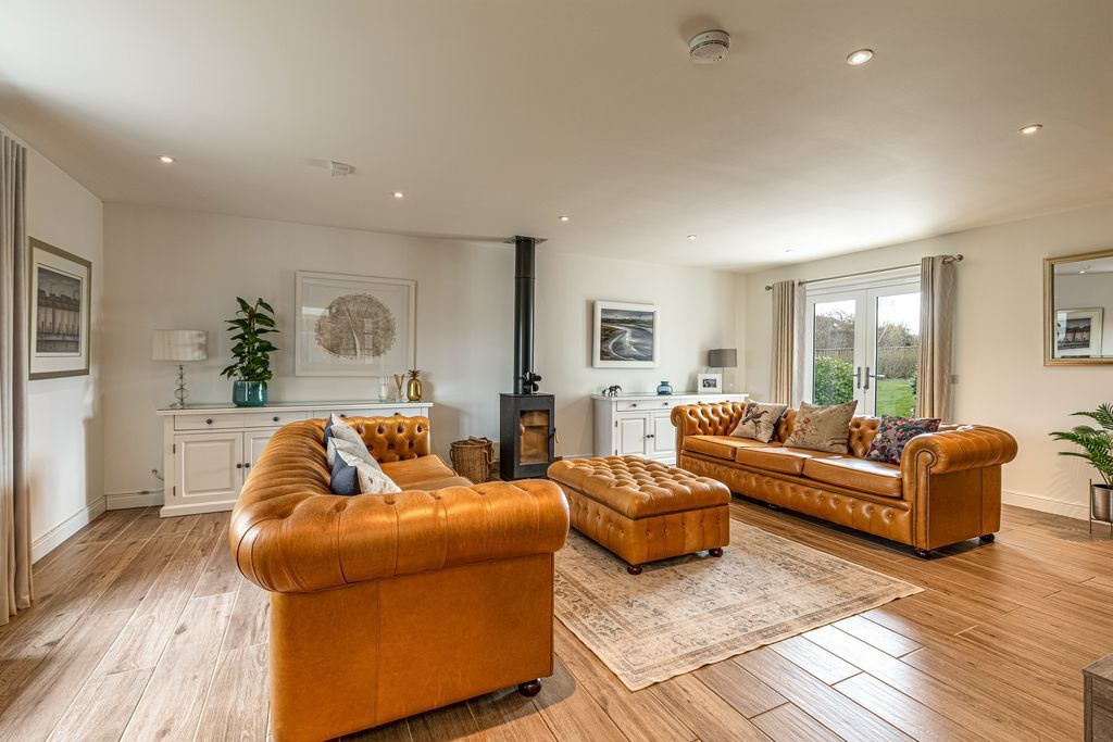 Property photo 3 of 44 Sitting Room