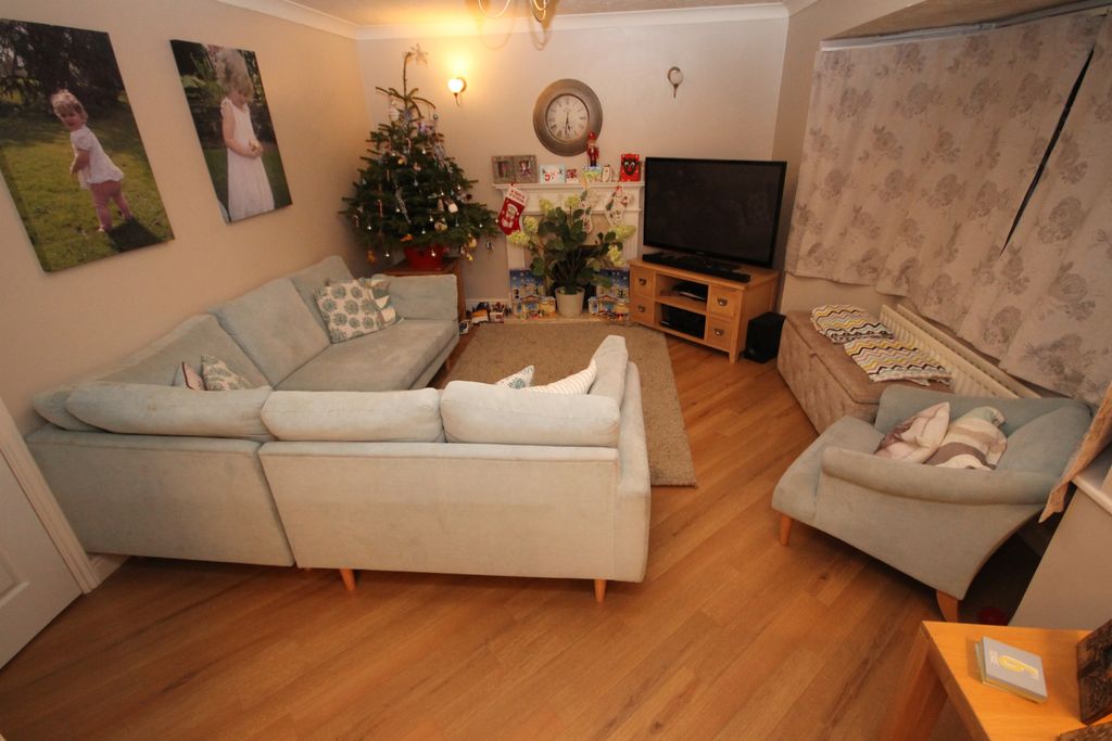 Property photo 2 of 10 Lounge