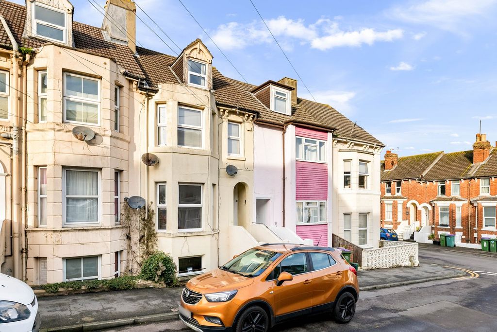 Property photo 1 of 9