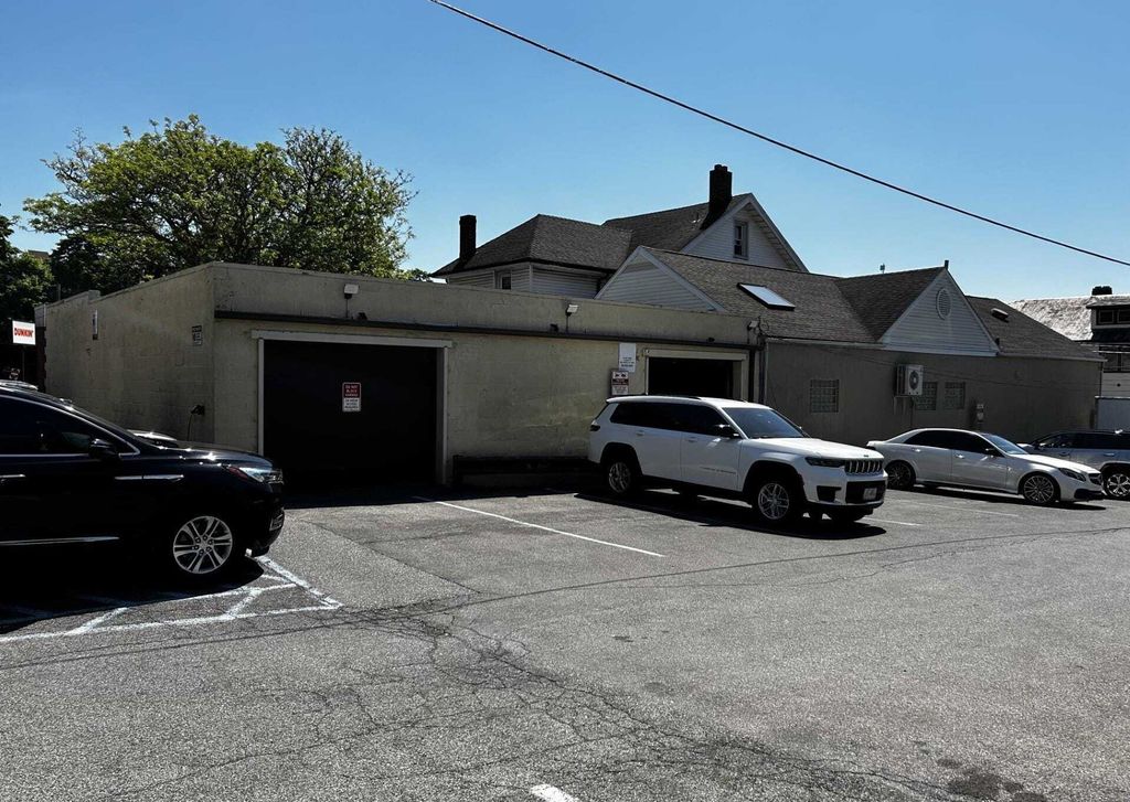 Property photo 3 of 8 <Alttext/>