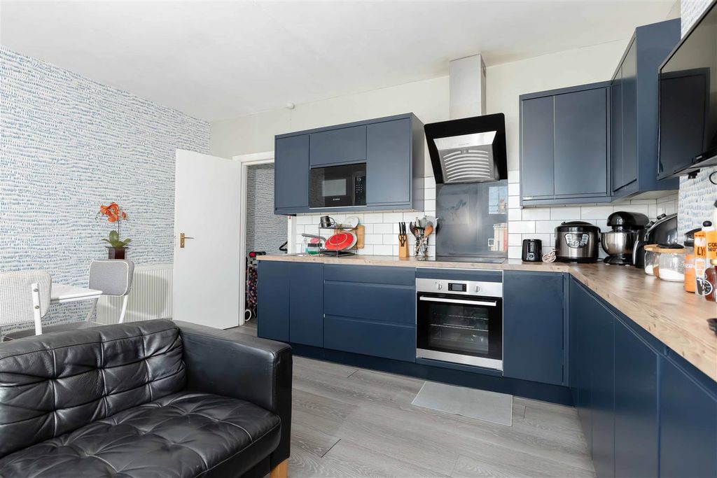 Property photo 3 of 11 Newland Rd_2.Jpg