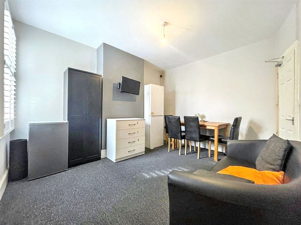 Property photo 3 of 11 Dining Room