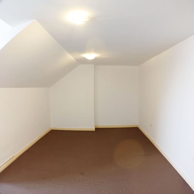 Property photo 1 of 11 2 Bedroom Flat, Dock Road, Tilbury Rm18