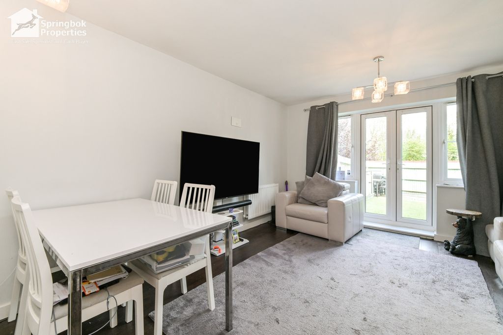 Property photo 2 of 11 1