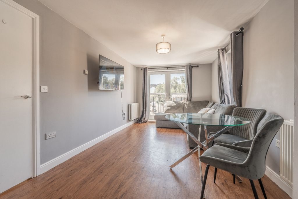 Property photo 3 of 12 5081944