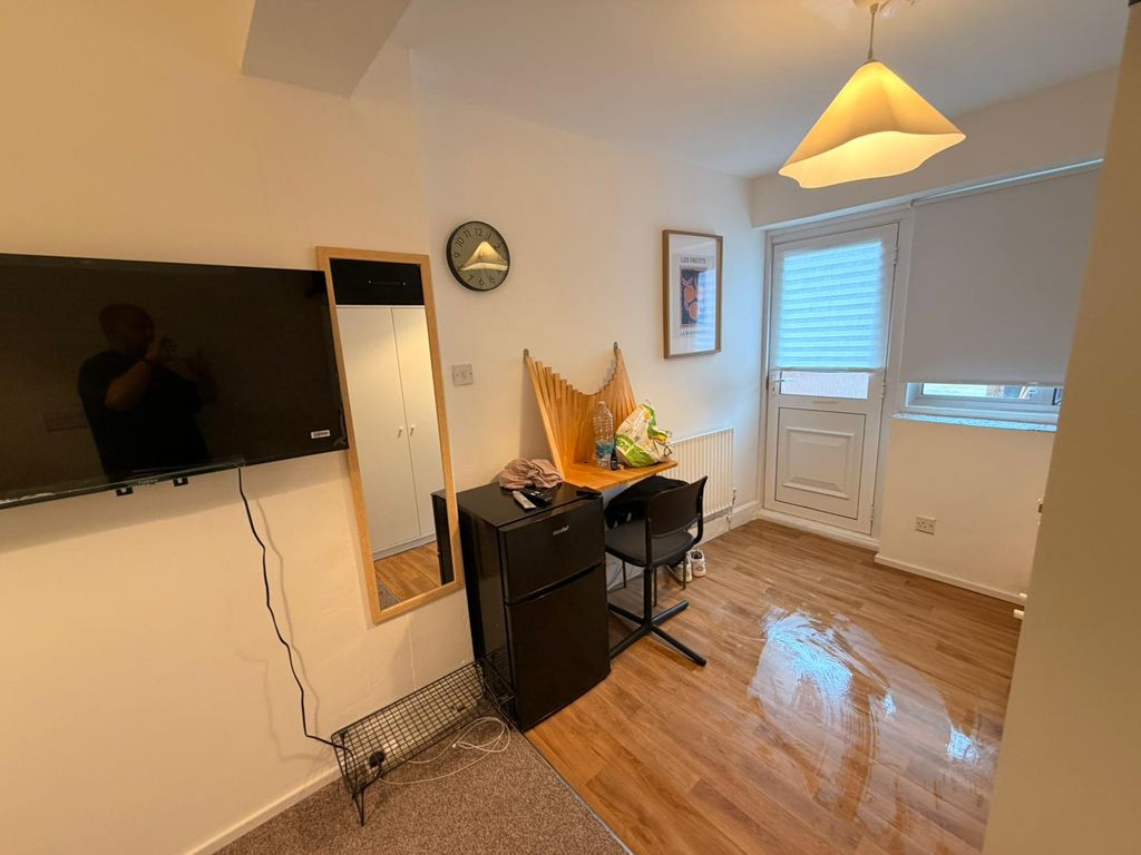 Property photo 2 of 3