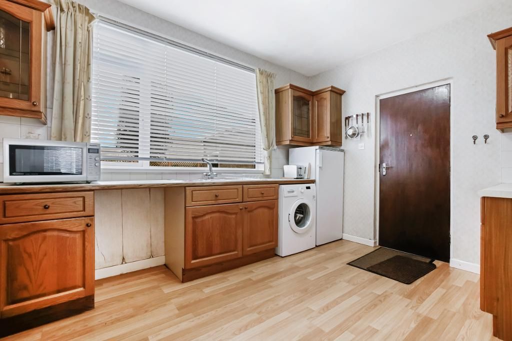 Property photo 3 of 21 Kitchen