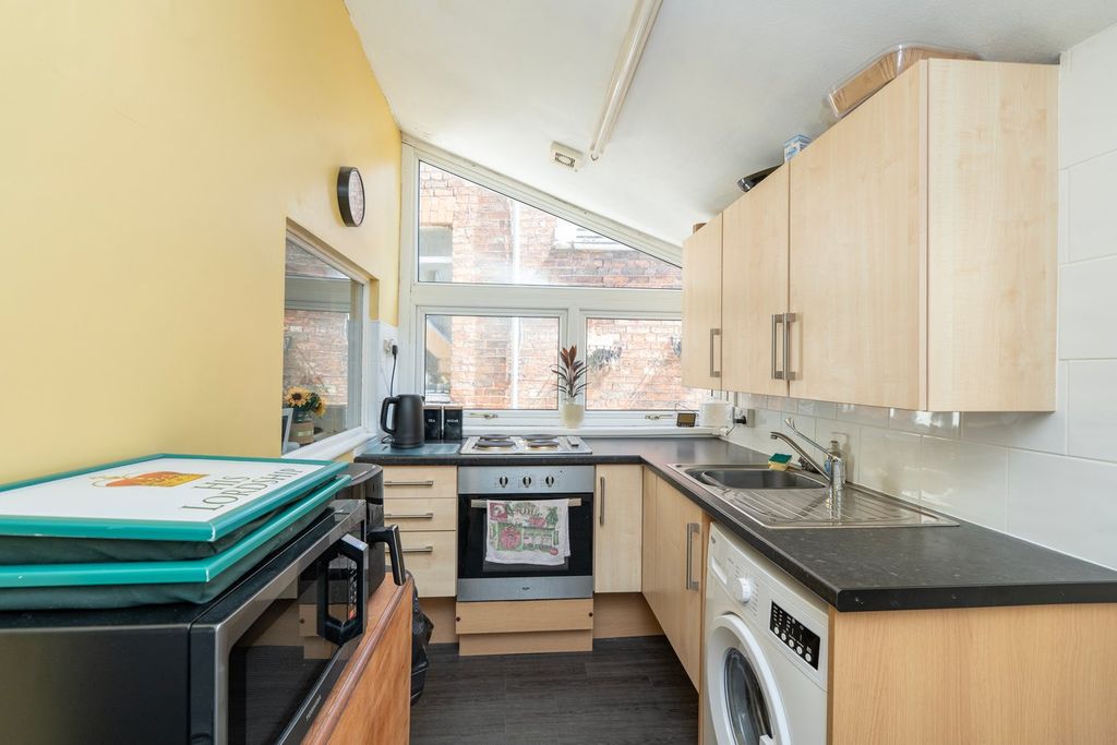 Property photo 3 of 12