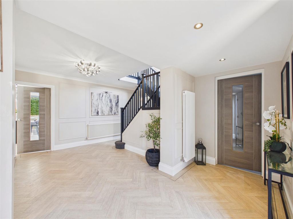 Property photo 2 of 29 Entrance Hallway
