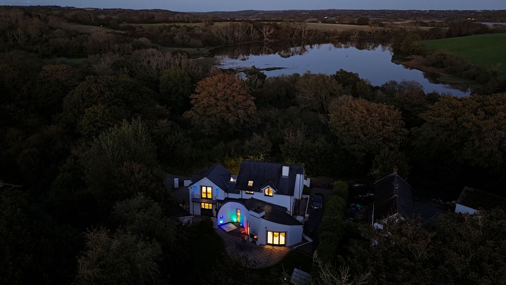 Property photo 1 of 34