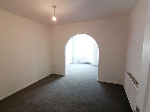 Property photo 3 of 11 Lounge