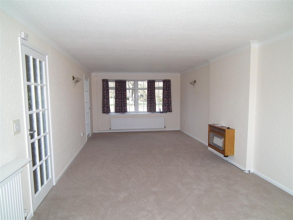 Property photo 3 of 22 Living Room