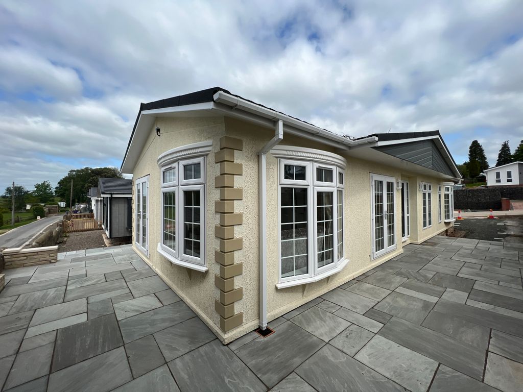 Property photo 3 of 19 Gardens