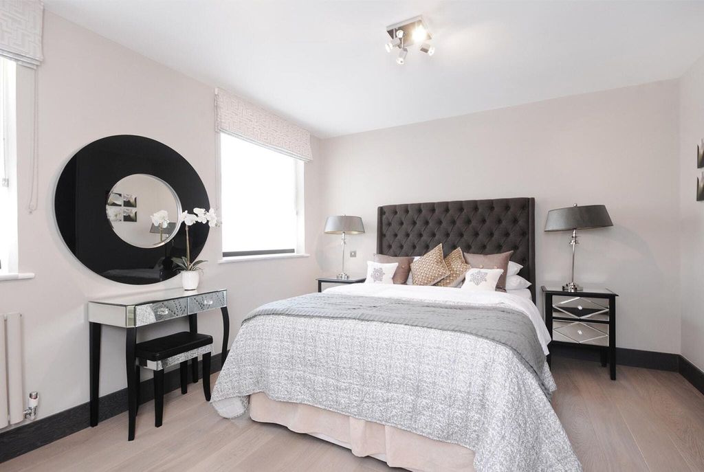 Property photo 3 of 11 Bedroom