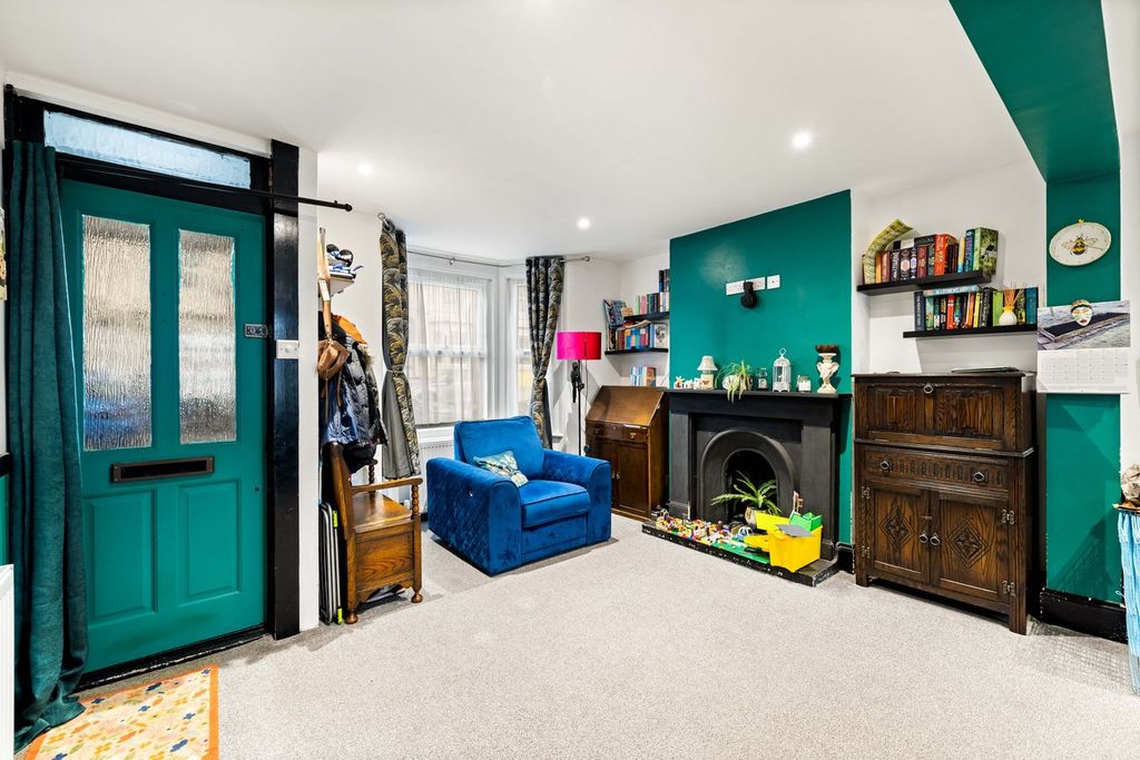 Property photo 3 of 12