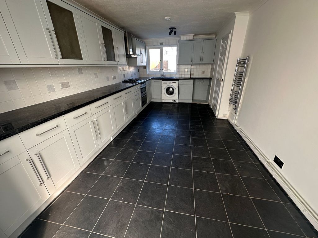 Property photo 3 of 11 Kitchen/Diner