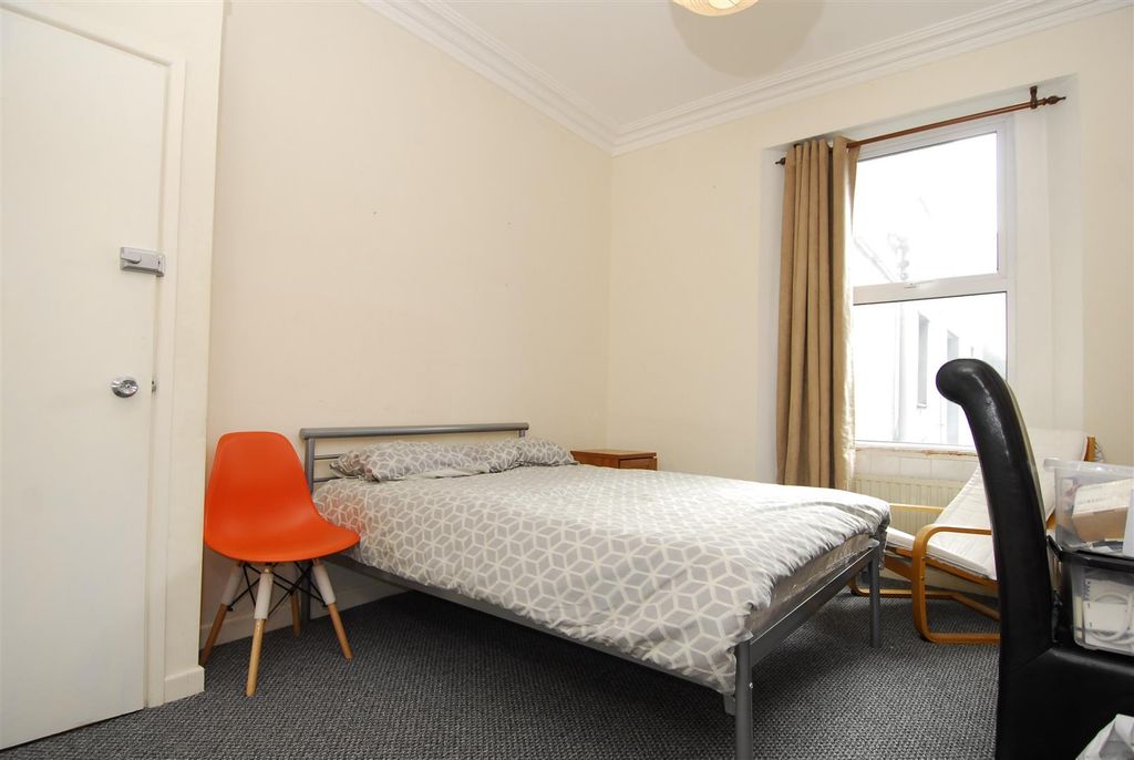 Property photo 3 of 6 13Cheltenhamplacegffr2004.Jpg