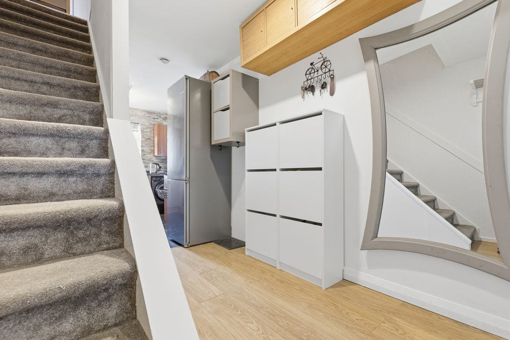 Property photo 3 of 33