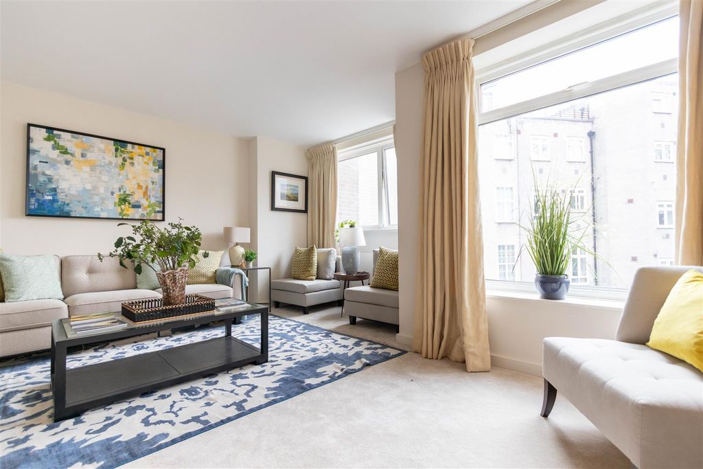 Property photo 3 of 11 Formal Reception Room.Jpg