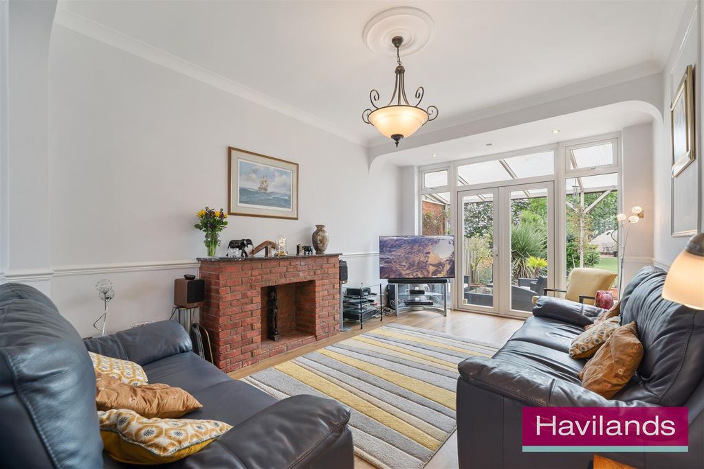 Property photo 2 of 22 Halstead Road-17.Jpg
