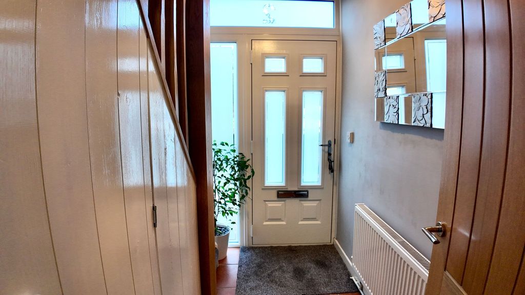 Property photo 3 of 28