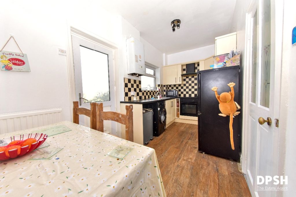 Property photo 3 of 24