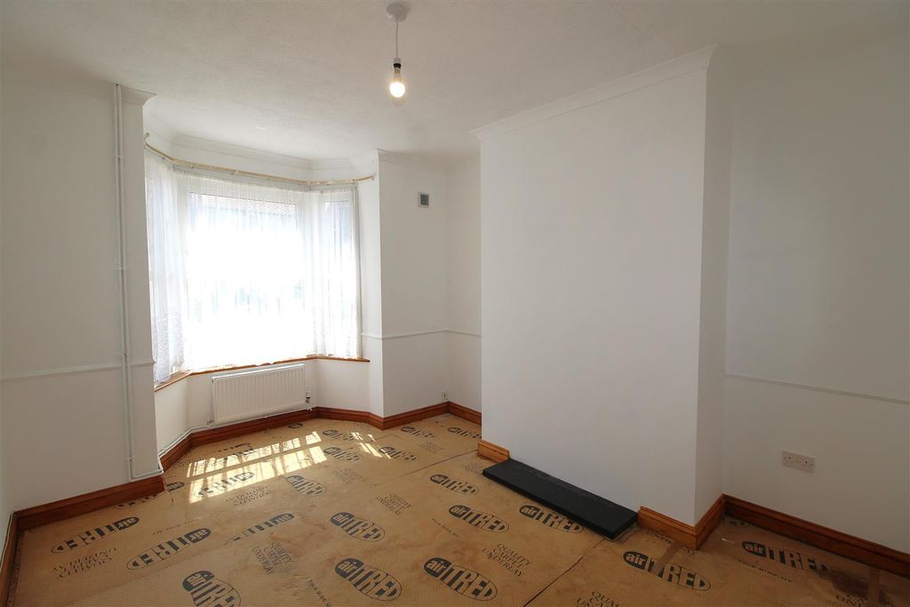 Property photo 2 of 14 Lounge