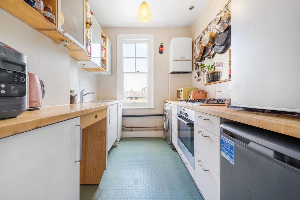 Property photo 2 of 9 Kitchen.Jpg