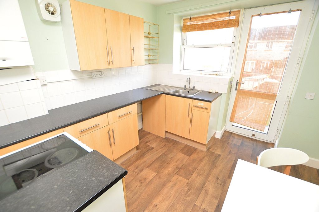 Property photo 3 of 6 Kitchen